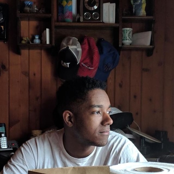 Meet your Posher, Stayton - Picture 1 of 1